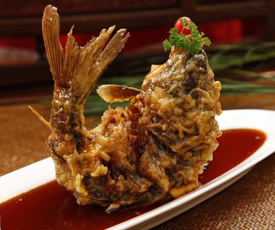 山东菜系是由济南和胶东两个地方清,鲜,脆,嫩著称.